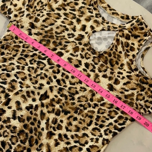 Leopard Print Cold Shoulder Top. - Picture 8 of 10